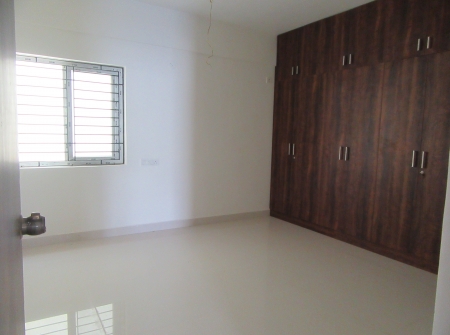 4) Li id 291 - Duplex Flat Bed Room.JPG